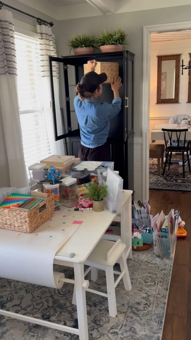 But what do you do with finished curriculum?? Asking for a friend 😅

#homeschoolorganization #homeschoolsupplies #homeorganizing